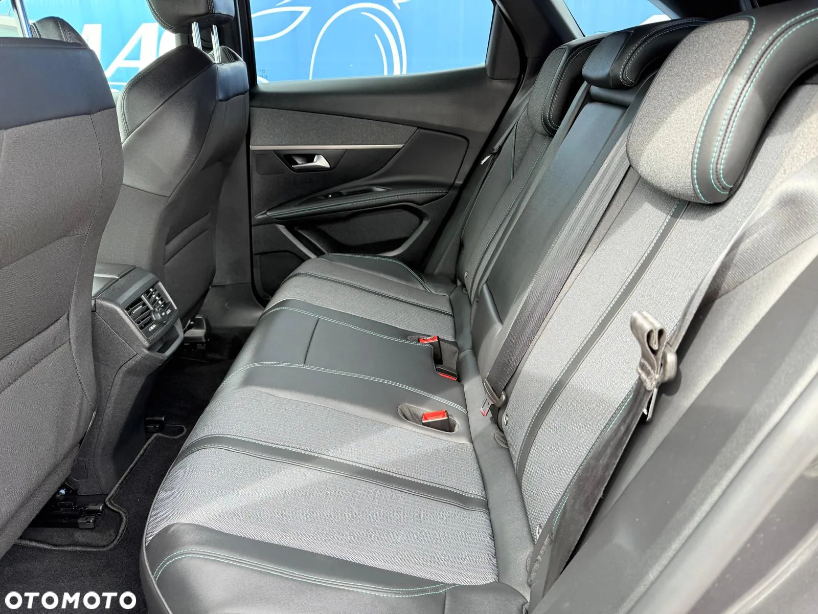 Peugeot 3008 1.6 PureTech Hybrid PHEV Allure S&S EAT8 - 14