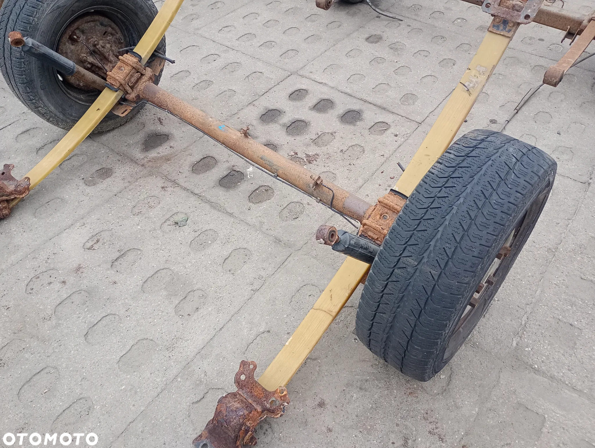 Belka tylna zwieszenia z kołami resorami na przyczepkę wózek jednoosiówka SAM z BUSA - 3