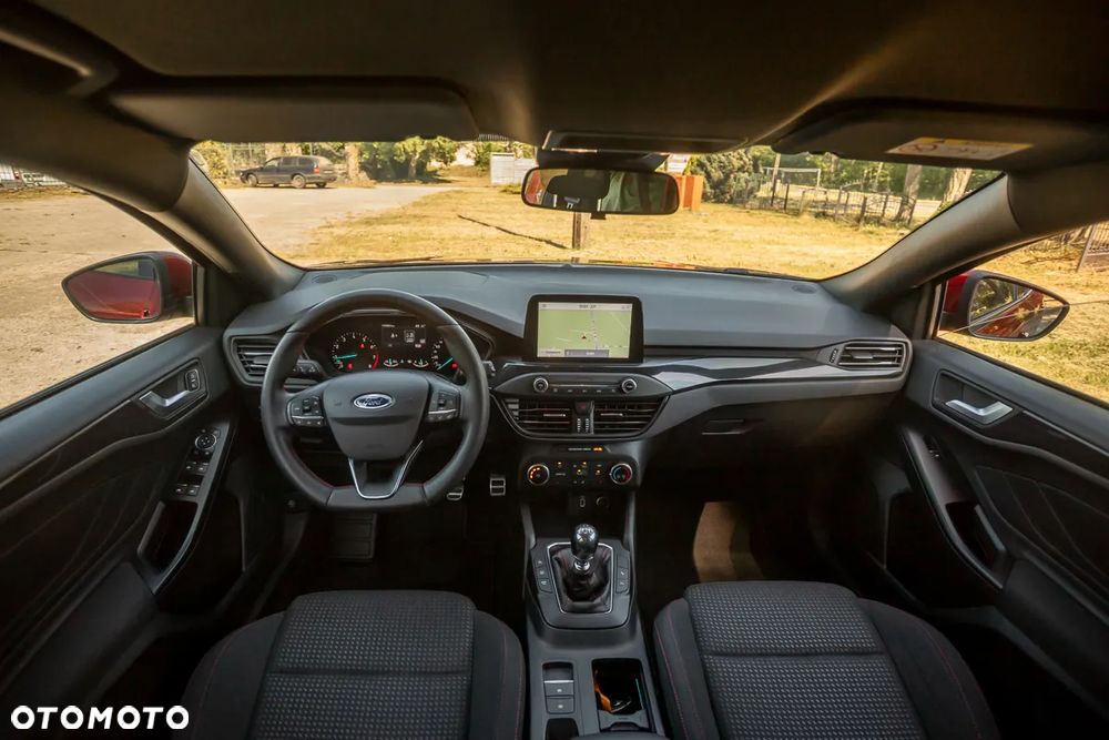 Ford Focus 1.0 EcoBoost Start-Stopp-System ST-LINE DESIGN - 36