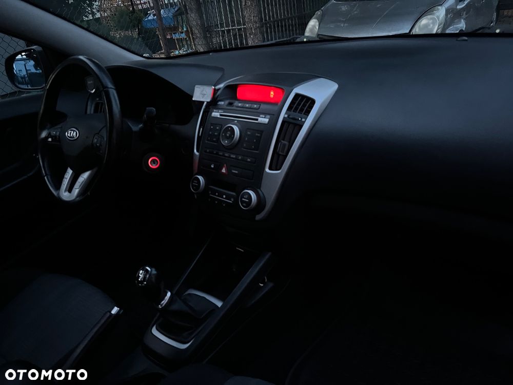 Kia Ceed - 25