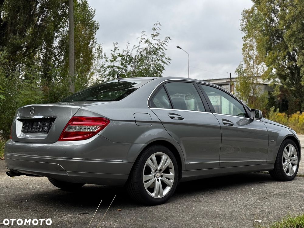 Mercedes-Benz Klasa C 180 CGI Automatik BlueEFFICIENCY Avantgarde - 9
