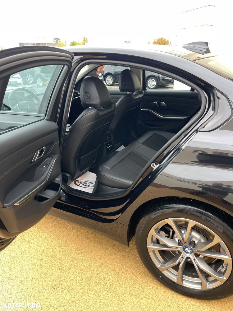 BMW Seria 3 330e Aut. Sport Line - 25