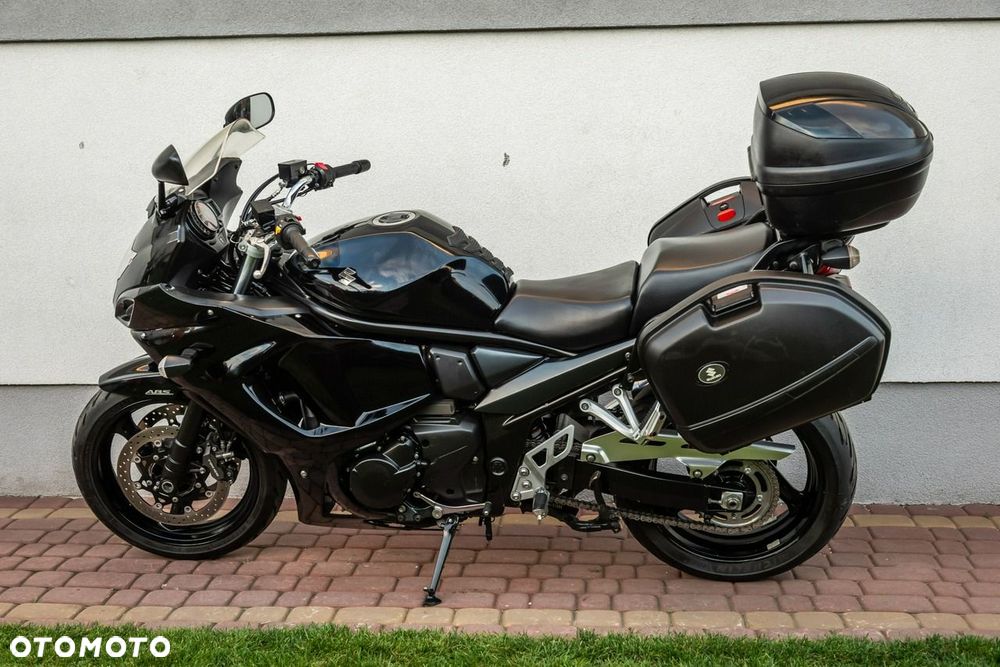 Suzuki GSX - 6