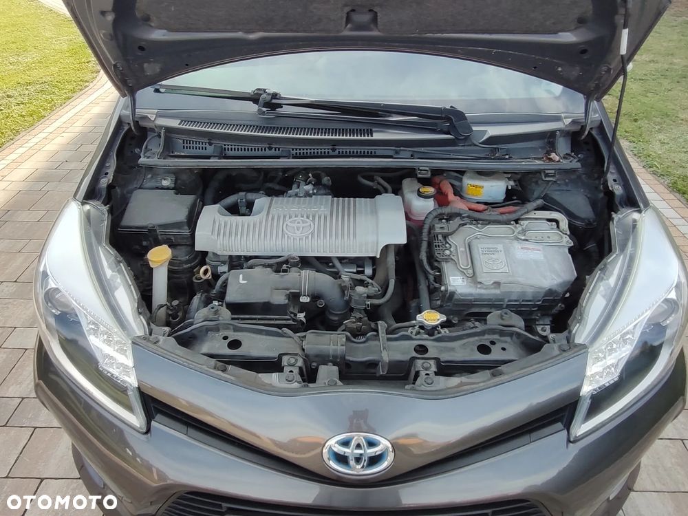 Toyota Yaris Hybrid 100 Life - 25