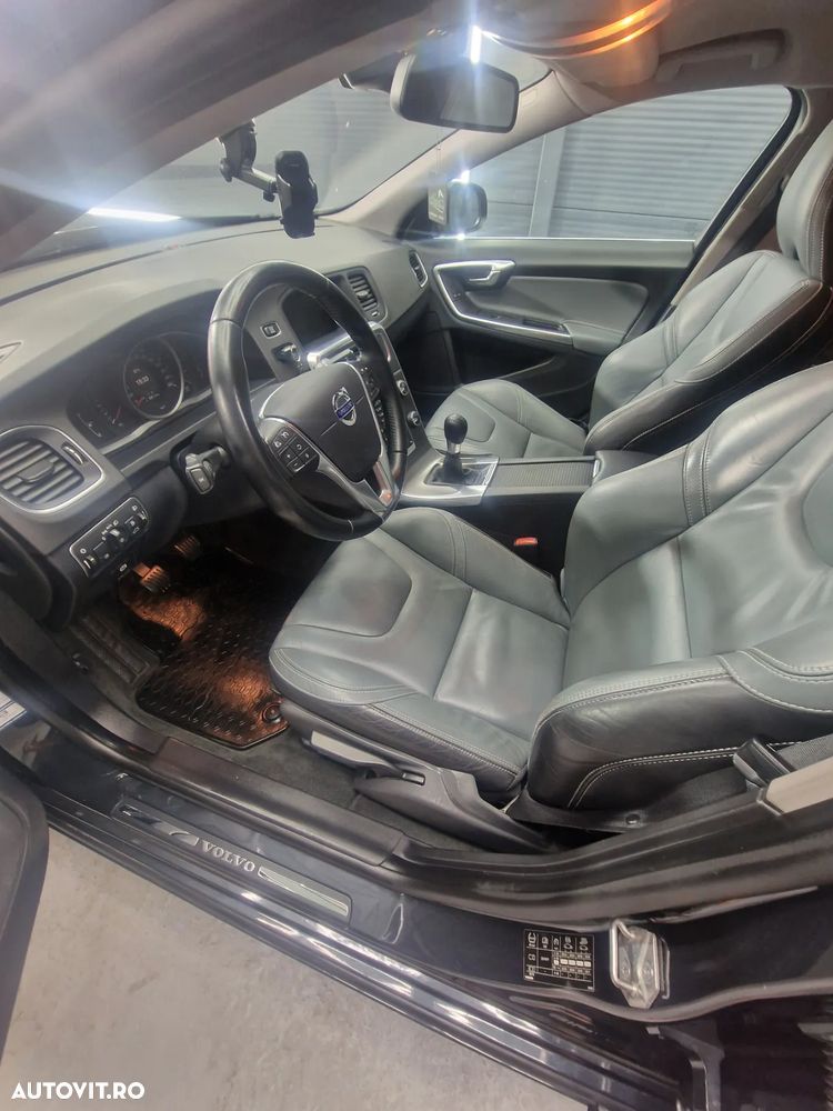 Volvo V60 D2 ECO Start-Stop Momentum - 23