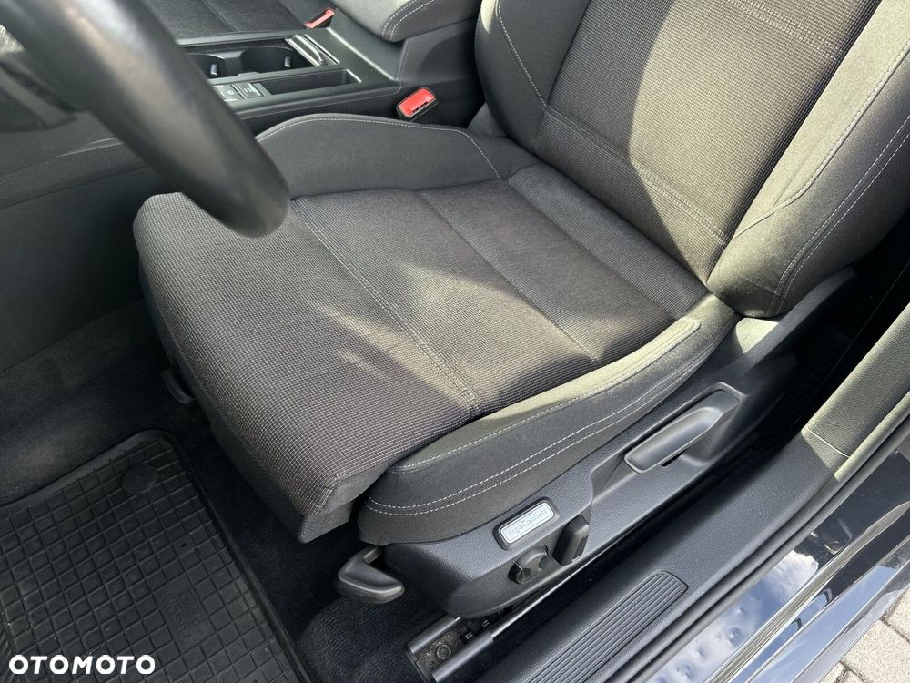 Volkswagen Passat - 12