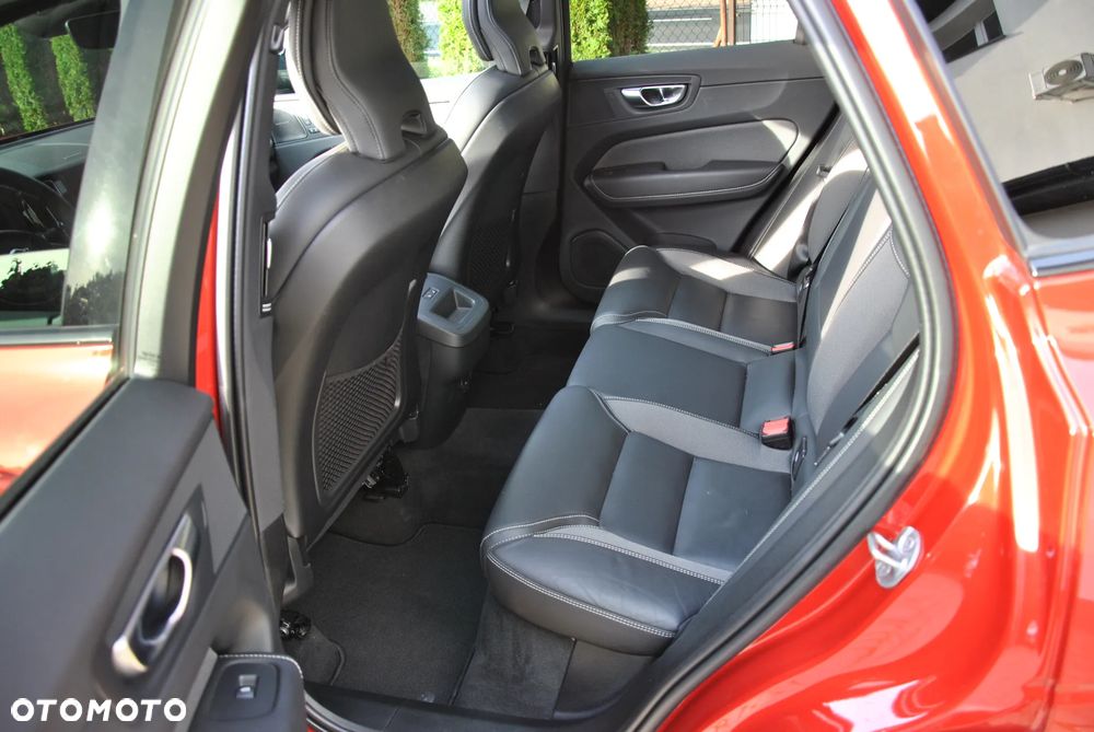 Volvo XC 60 B4 D R-Design - 27