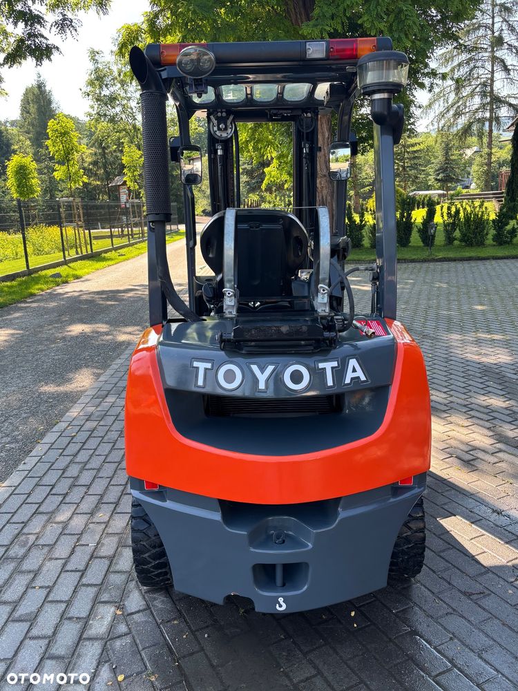 Toyota 8FGF25 diesel triplex KABINA 2022r 58500netto 4 sekcje - 8
