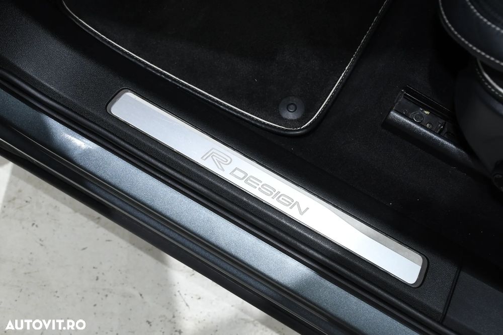 Volvo XC 60 D4 AWD Geartronic RDesign - 31