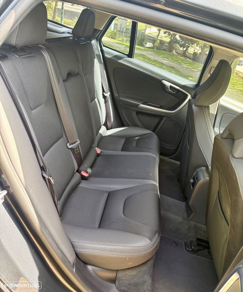 Volvo V60 2.0 D4 Momentum Geartronic - 6