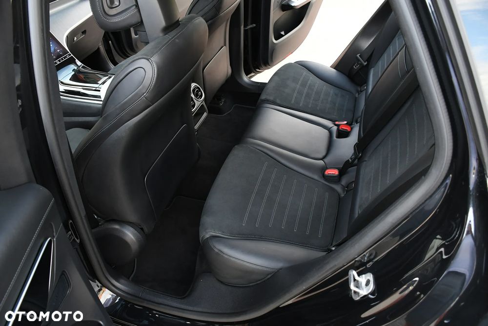 Mercedes-Benz GLC 300 e PHEV 4-Matic AMG Line - 24