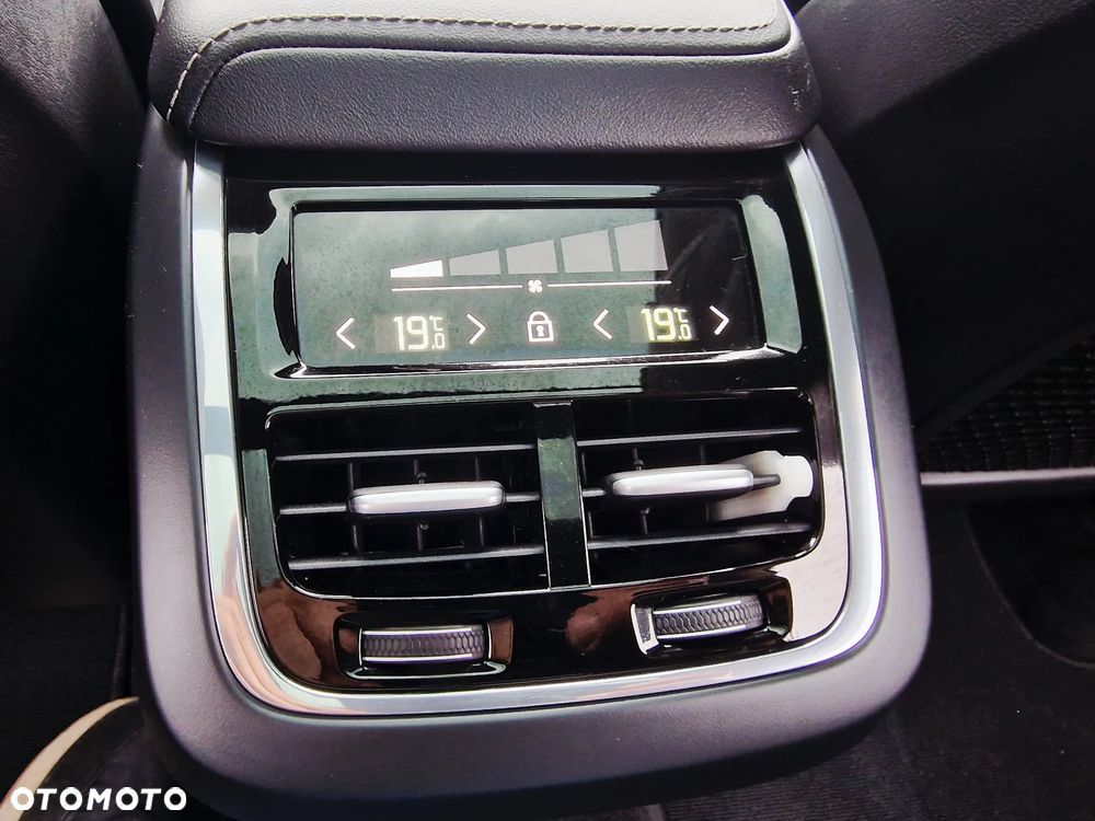 Volvo XC 60 B5 B AWD Ultimate Black Edition - 16