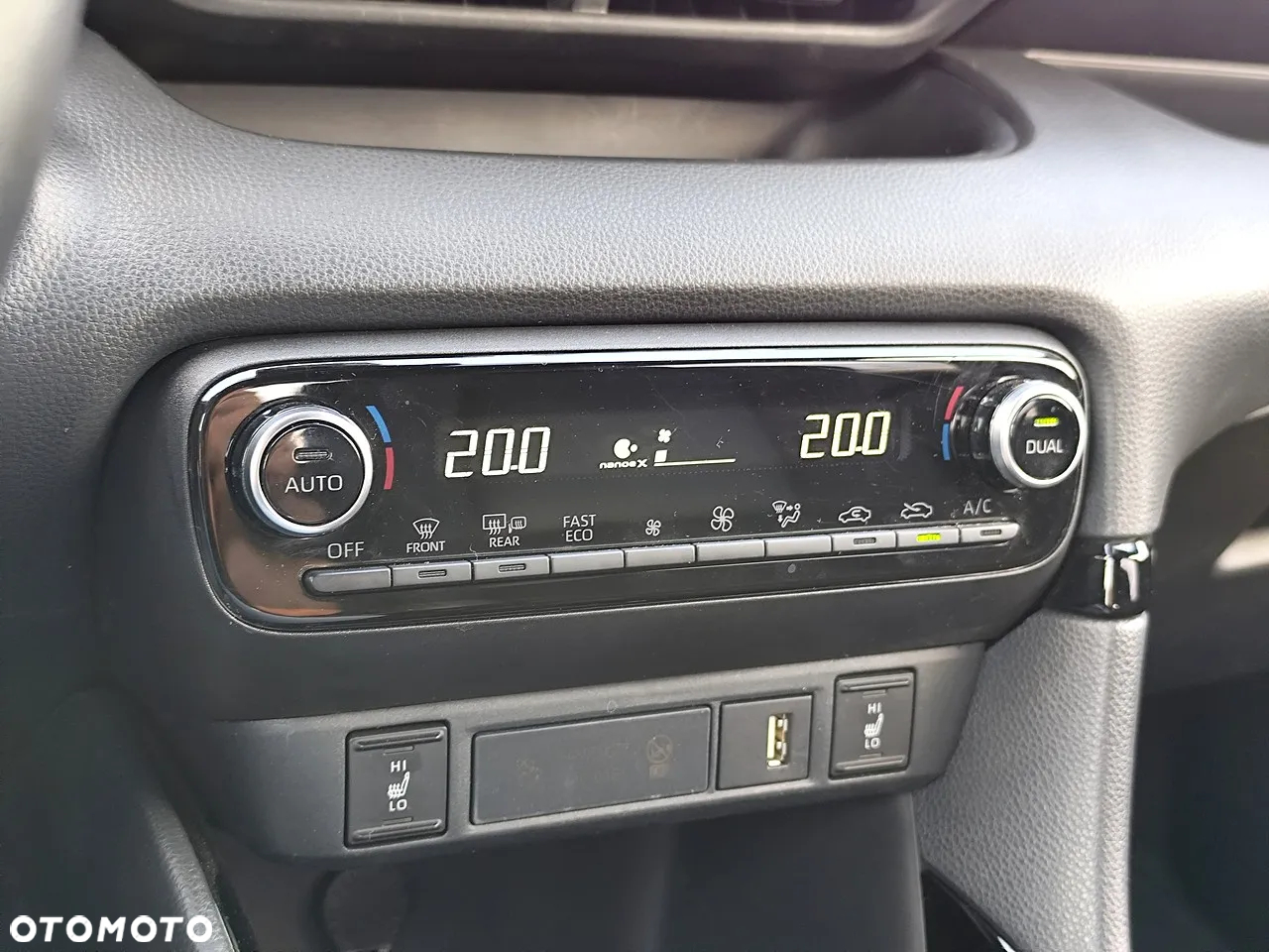 Toyota Yaris Hybrid 1.5 Premiere Edition - 17