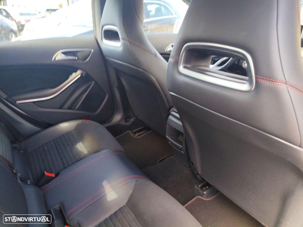 Mercedes-Benz CLA 200 d Urban - 30