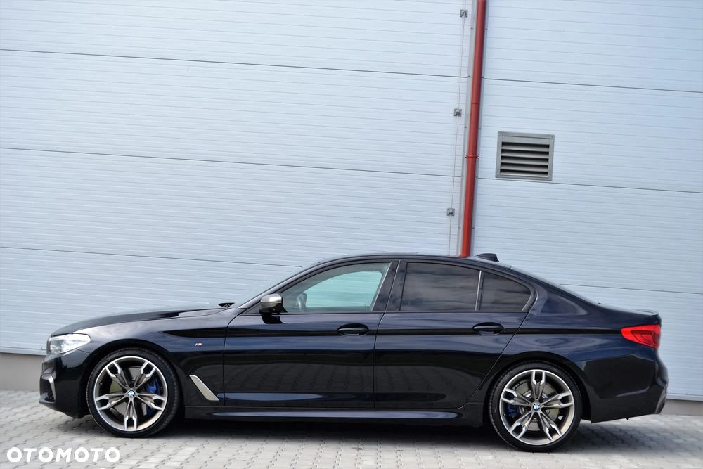 BMW Seria 5 M550i xDrive sport - 10