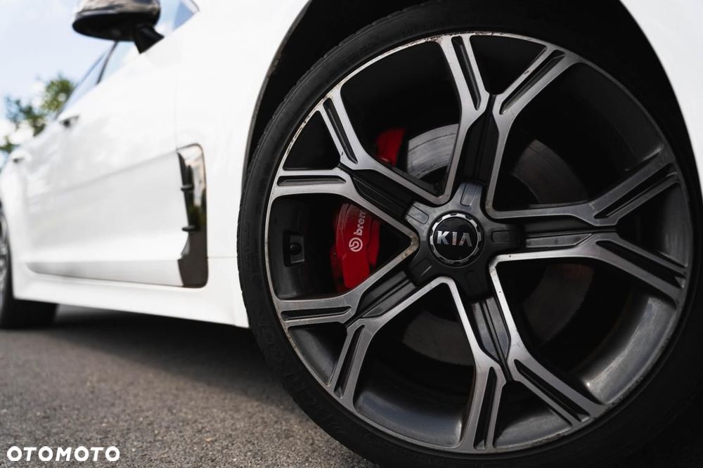 Kia Stinger - 12