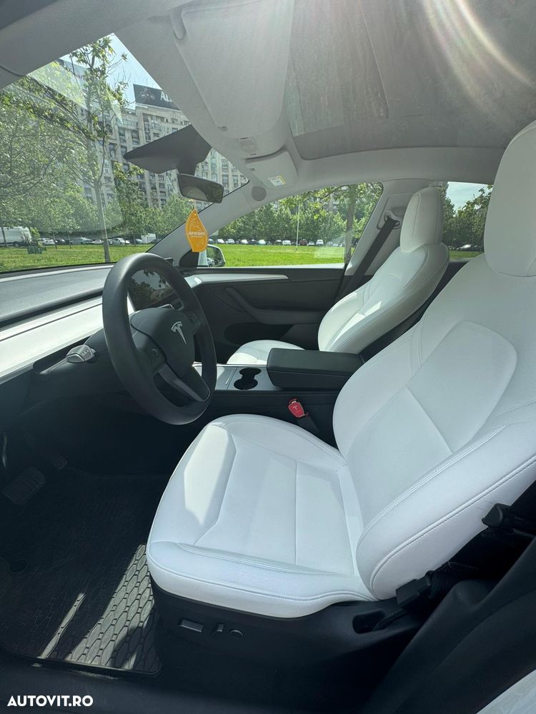 Tesla Model Y - 21