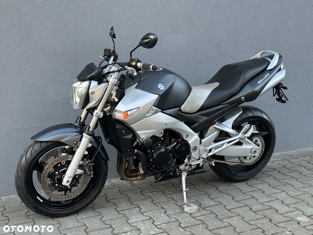 Suzuki GSR - 1