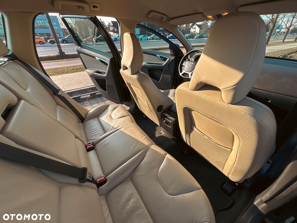 Volvo XC 60 2.4D AWD Summum - 13