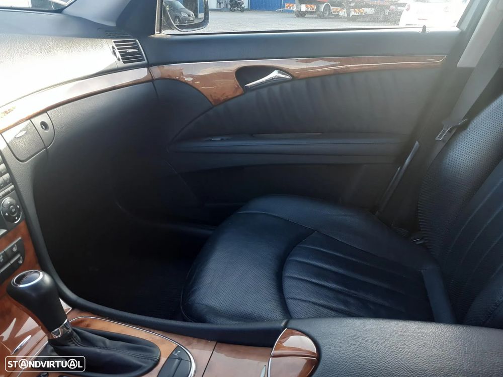 Mercedes-Benz 220 - 8