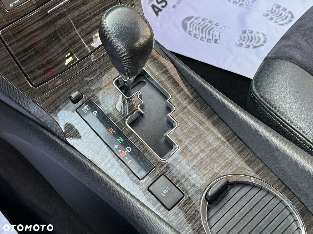 Toyota Avensis 2.0 Premium MS - 16
