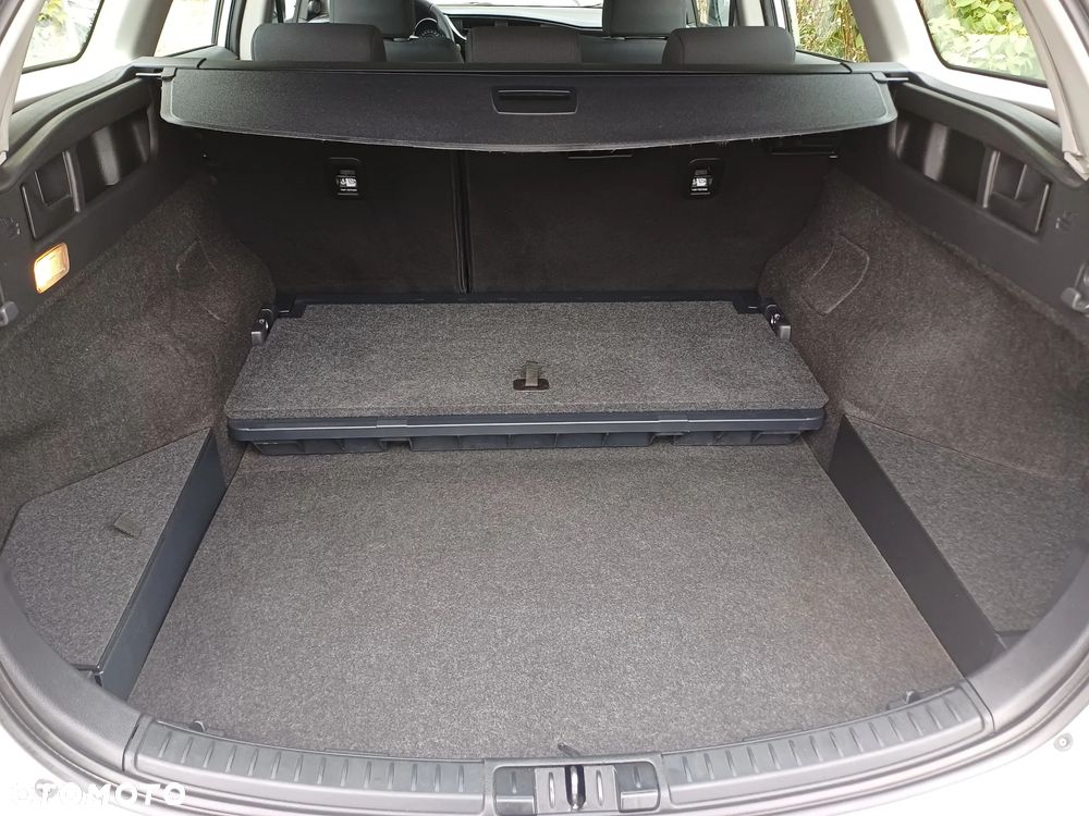 Toyota Auris Hybrid 135 Premium - 28