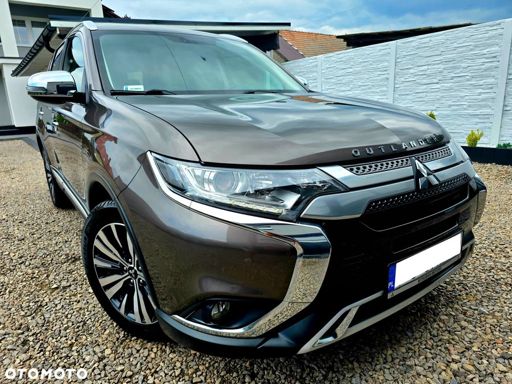 Mitsubishi Outlander 2.0 Instyle + 4WD CVT - 9