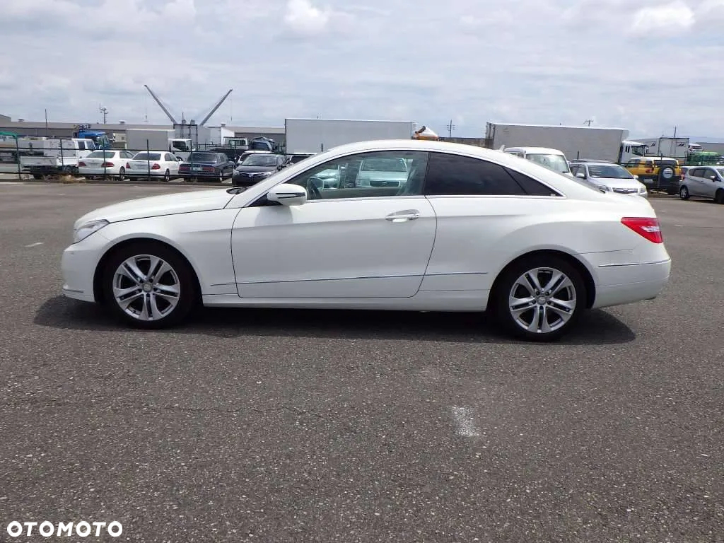 Mercedes-Benz Klasa E 350 Coupe 4Matic 7G-TRONIC - 2