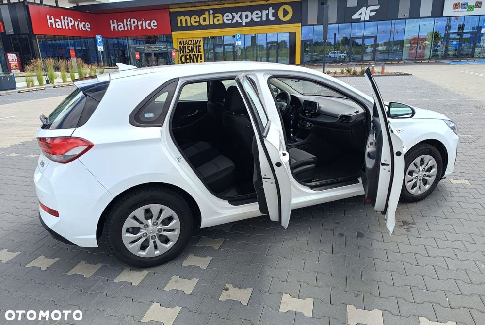 Hyundai i30 1.5 DPI Classic + - 9