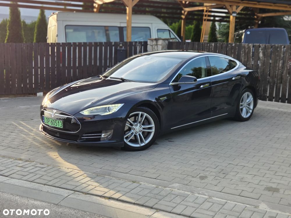 Tesla Model S 85 D - 4