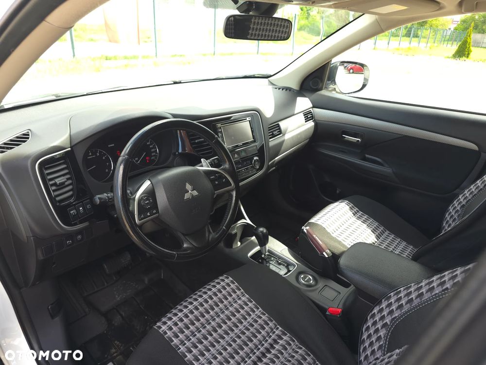 Mitsubishi Outlander 2.0 4WD CVT Edition+ - 22