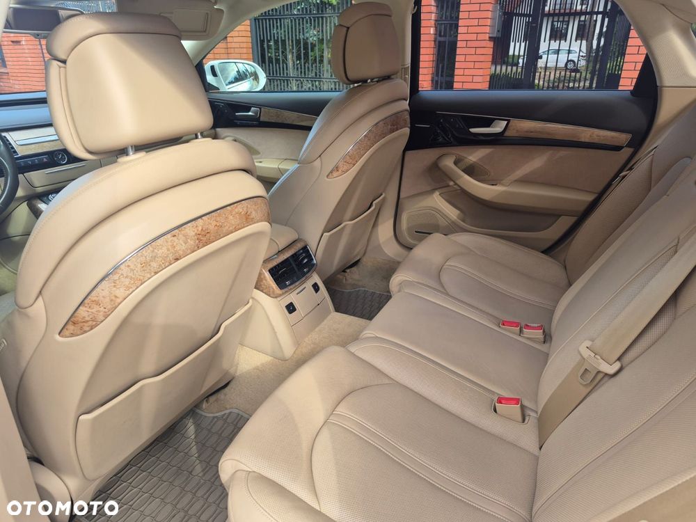 Audi A8 4.2 TDI DPF (clean diesel) quattro tiptronic - 17
