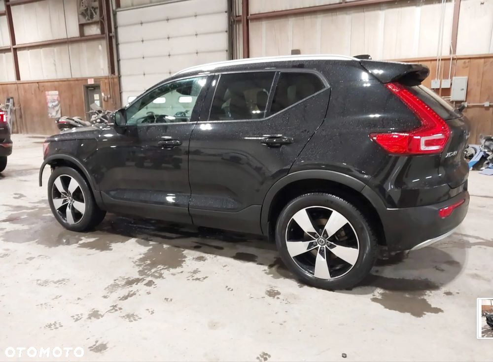 Volvo XC 40 T5 AWD Momentum - 3