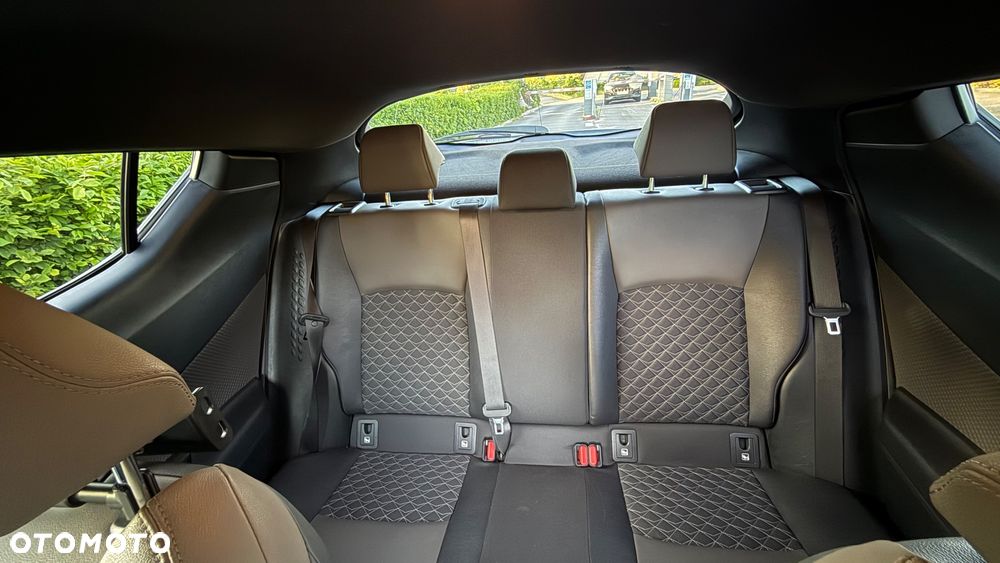 Toyota C-HR 2.0 Hybrid Executive - 18