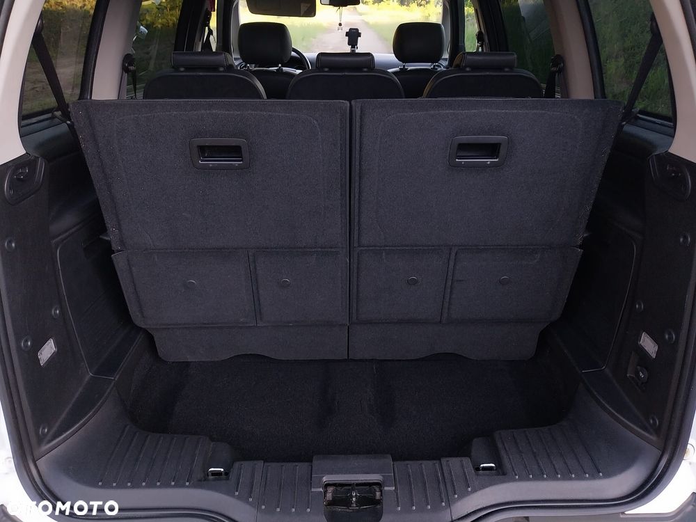Ford Galaxy - 22