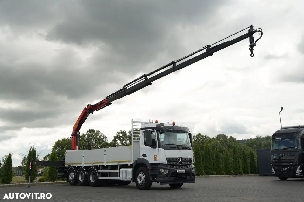 Mercedes-Benz AROCS 3246 / TRIDEM / 8X4 / LIVRARE - 7,3 M / PODEA REZISTENTĂ / Cuplaj PALFINGER PK 22 002 / Rază de acțiune: 14,5 / FURCĂ PENTRU PALEȚI / - 2