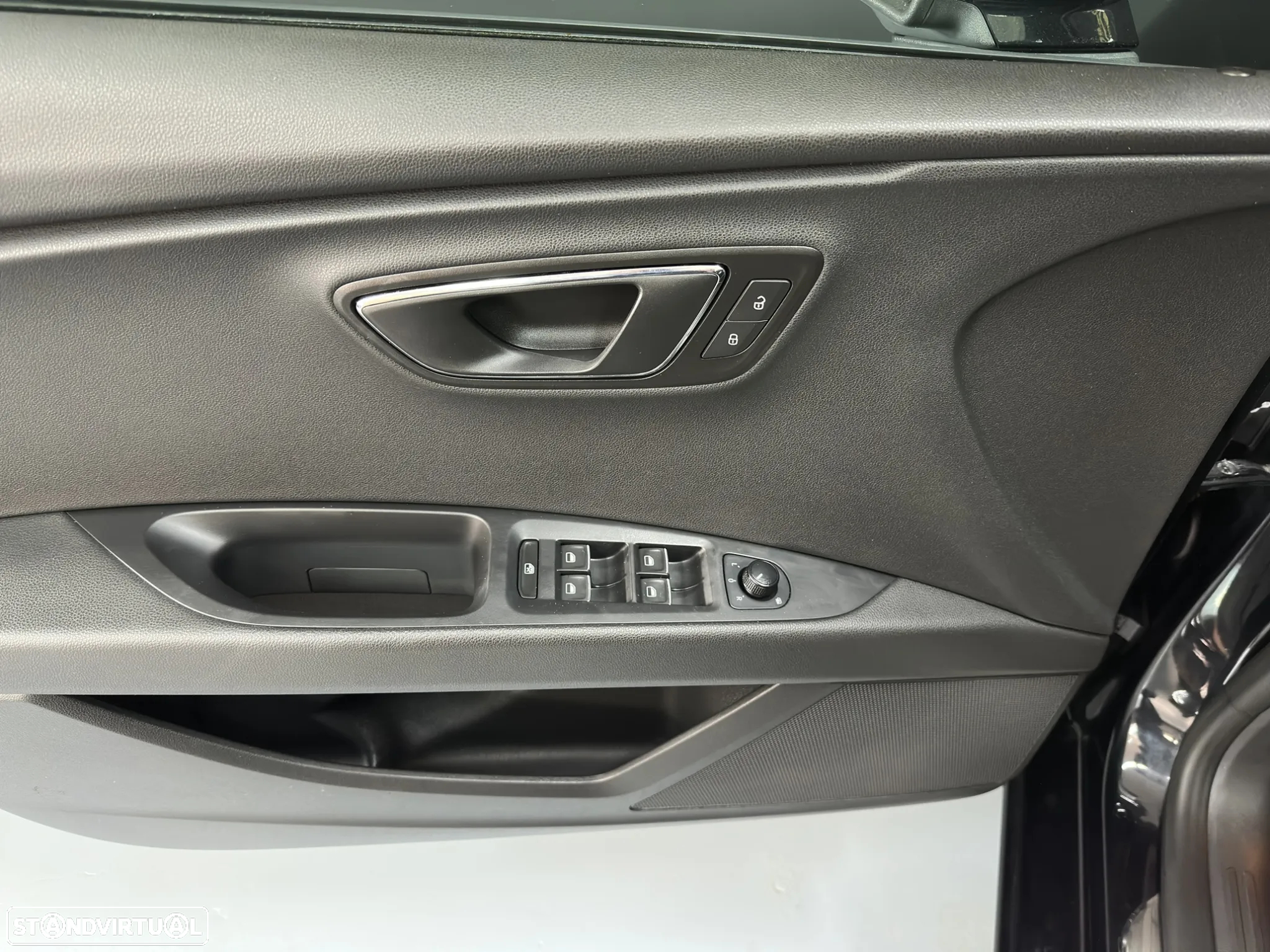 SEAT Leon 2.0 TDI DPF FR - 9