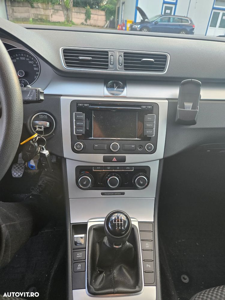Volkswagen Passat 2.0 TDI Blue TDI Comfortline - 12