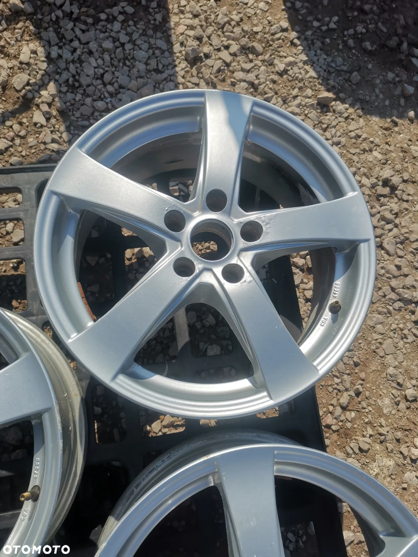 Felgi Aluminiowe Alufelgi VW SKODA AUDI SEAT 5X112 R17 ET35 7Jx Otwór Centrujący 70,1 mm - 5