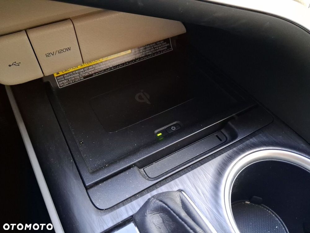 Toyota Camry 2.5 Hybrid Executive CVT - 27
