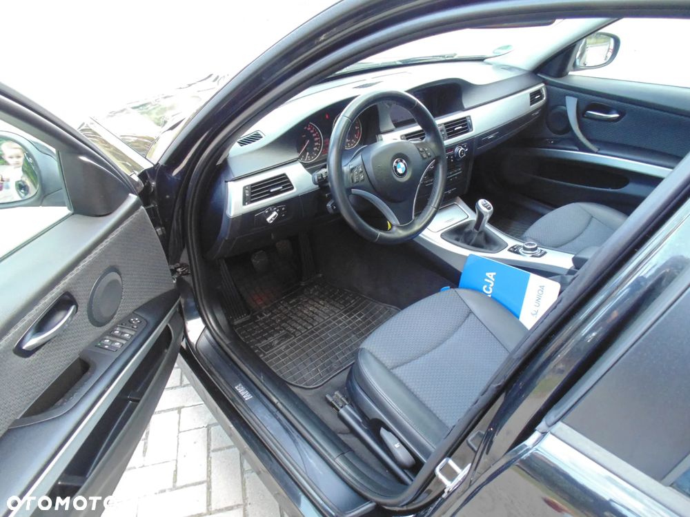 BMW Seria 3 318i Edition Sport - 10