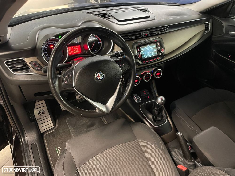Alfa Romeo Giulietta 1.6 JTDm Distinctive - 7