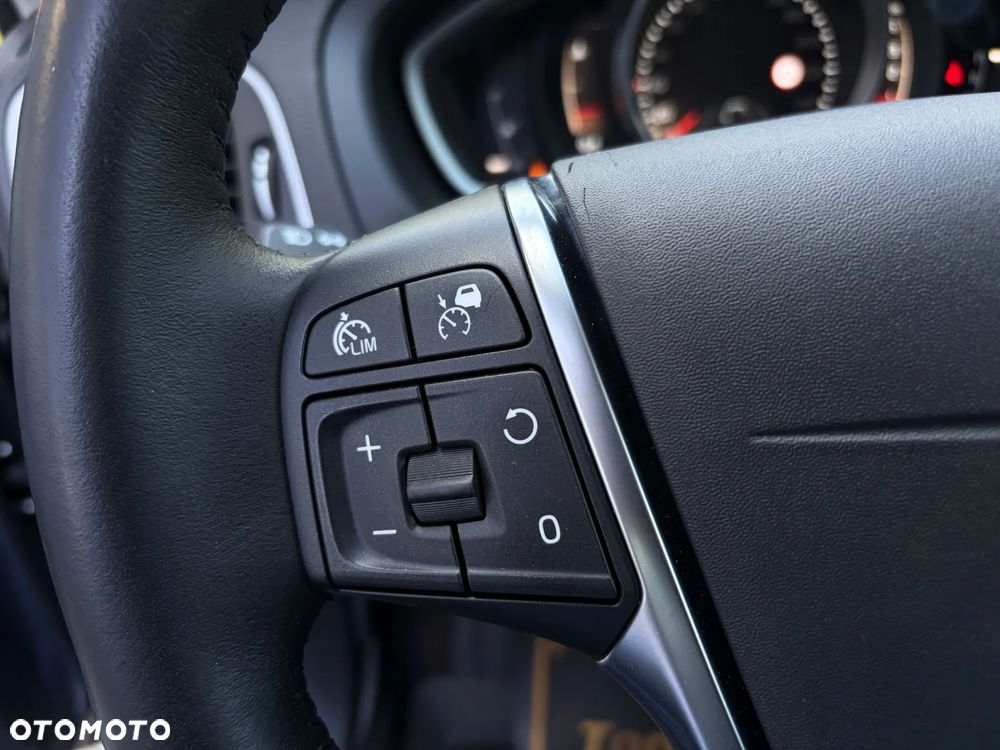 Volvo V40 Cross Country D2 Geartronic Momentum - 24