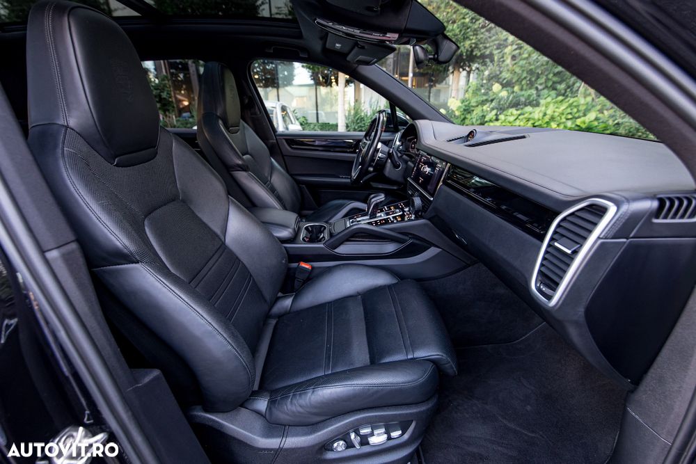 Porsche Cayenne - 36