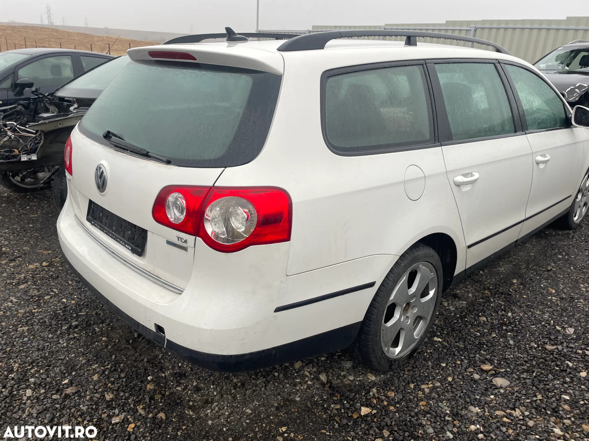 Dezmembram Vw Passat 1.6 CAY 105 cp 2010 break - 2
