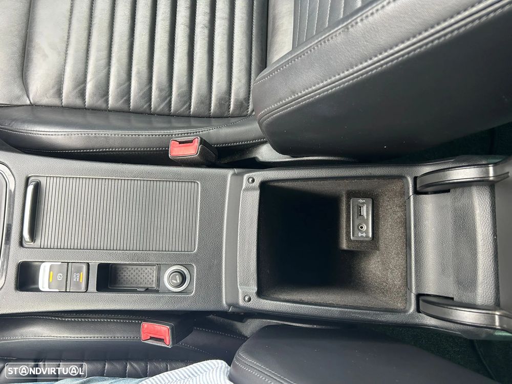 VW Passat Variant 1.6 TDI Highline DSG - 37