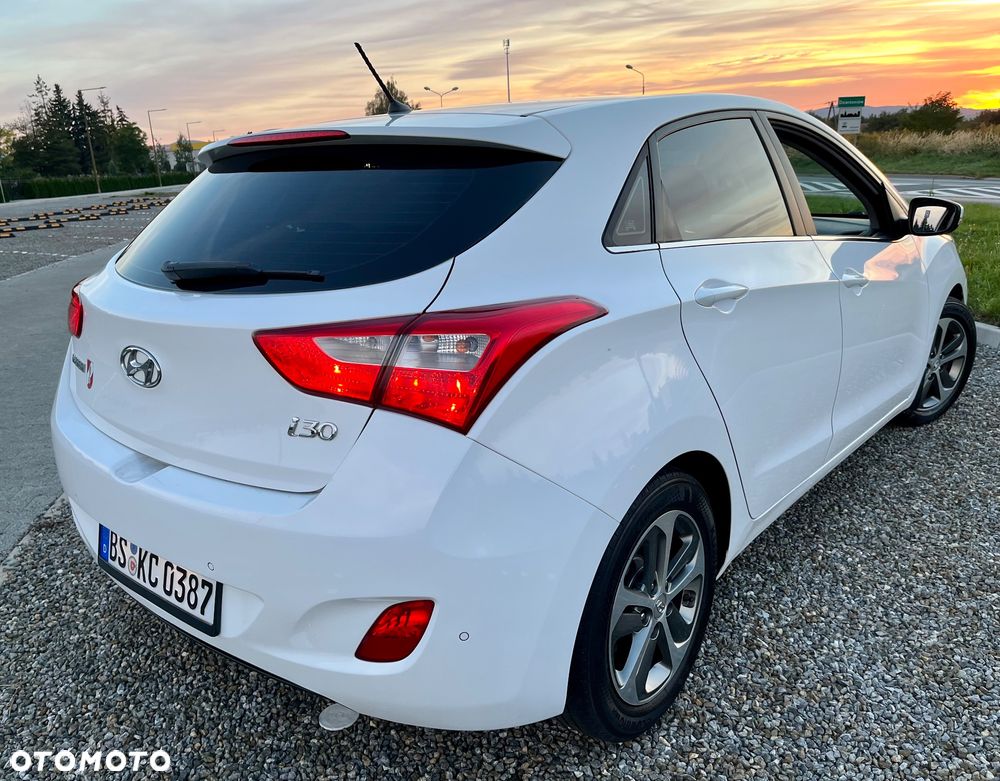 Hyundai i30 1.4 Intro Edition - 4