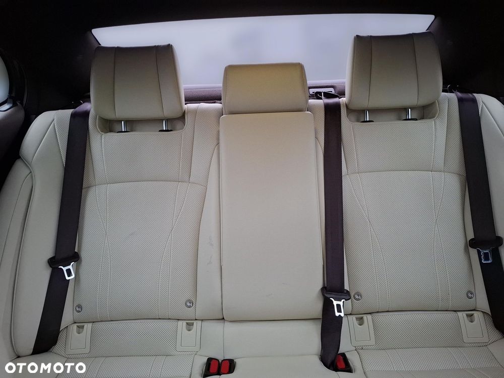 Lexus ES 300h Omotenashi - 25