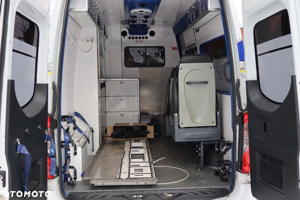 Mercedes-Benz Sprinter 319 - 12