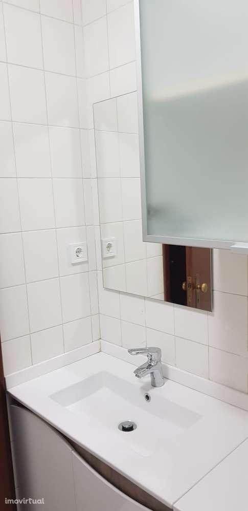 T2 em Águas santas, 75m2, 2 frentes, excelente localização - Grande imagem: 3/13